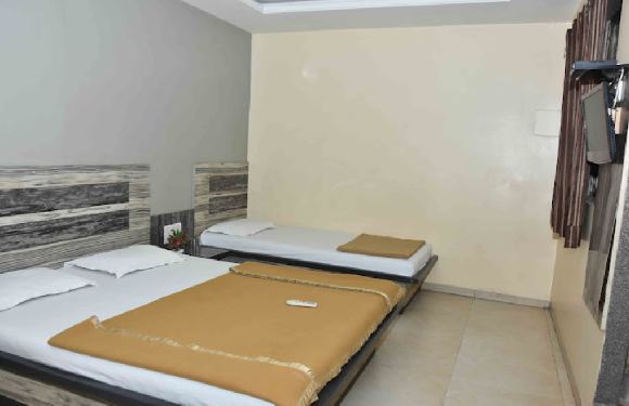 1 x TRIPLE BED NON A/C